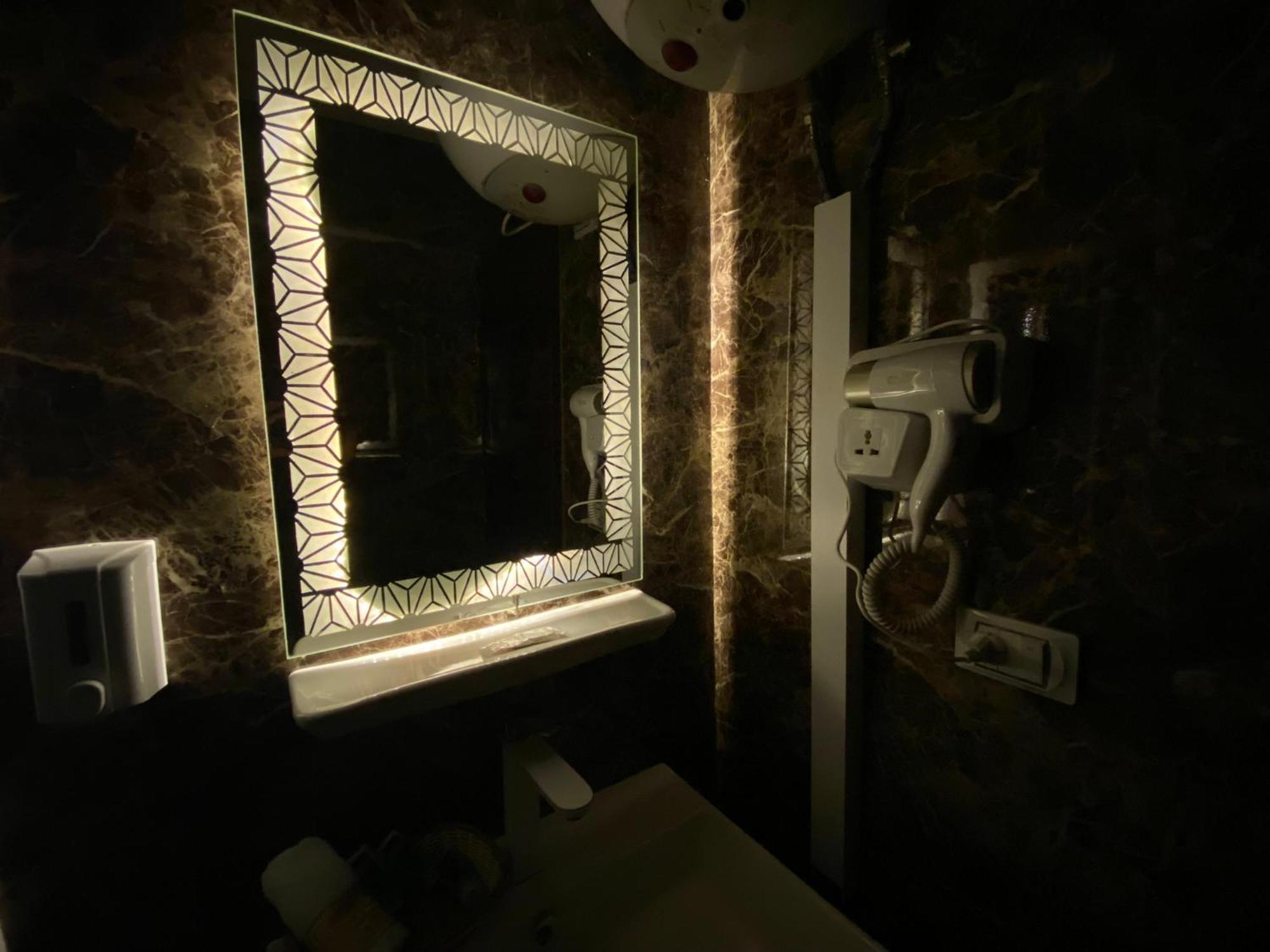 Hostal Golden Pyramids View Inn *