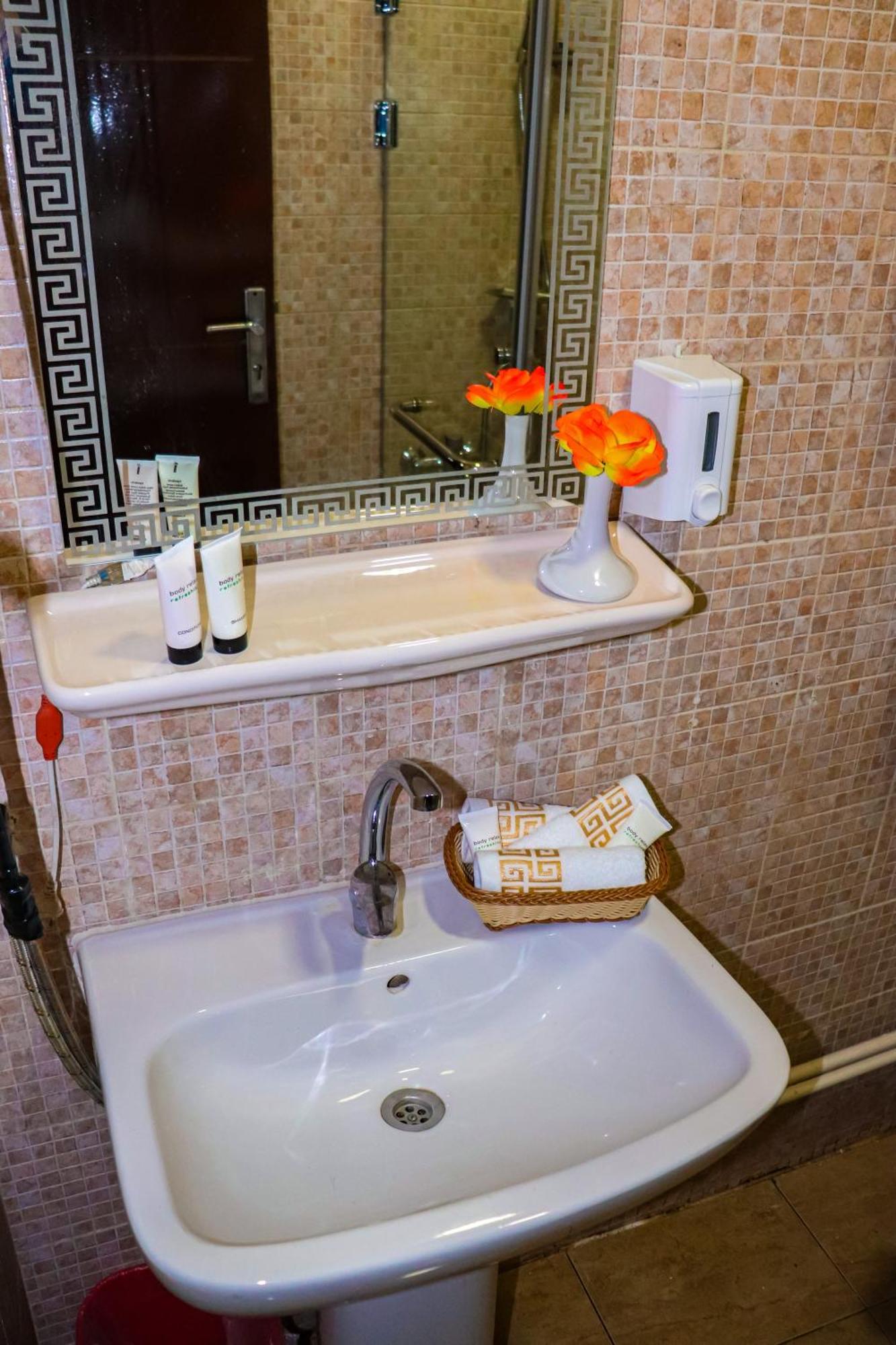 Hostel Golden Pyramids View Inn Cairo