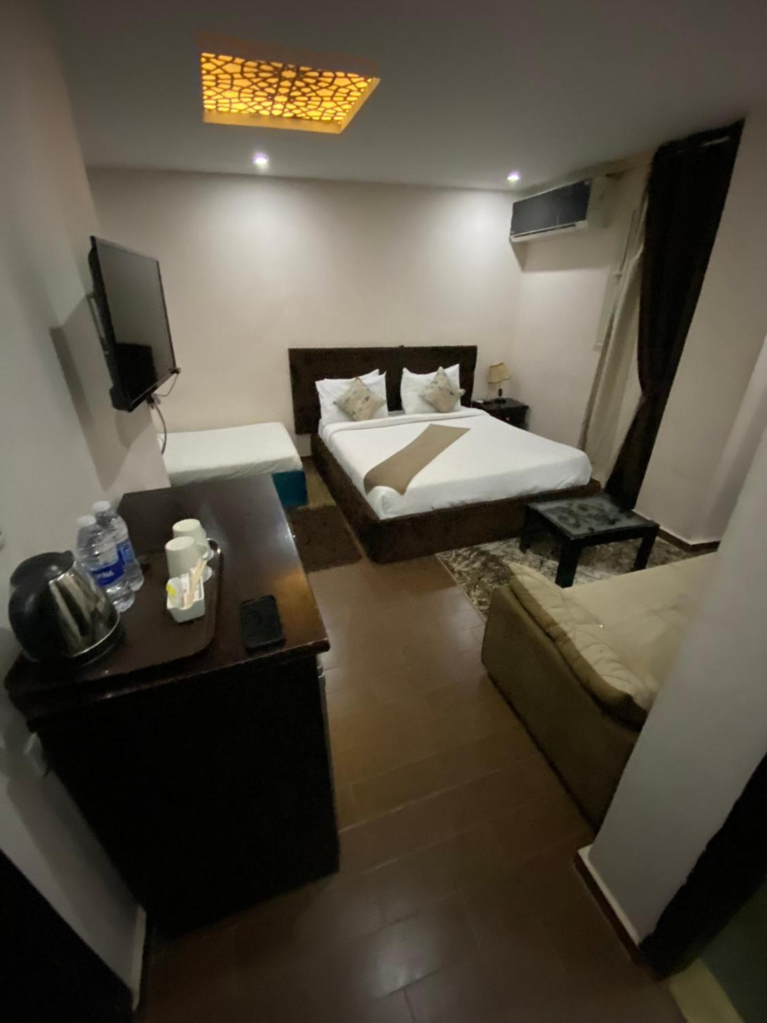 Golden Pyramids View Inn