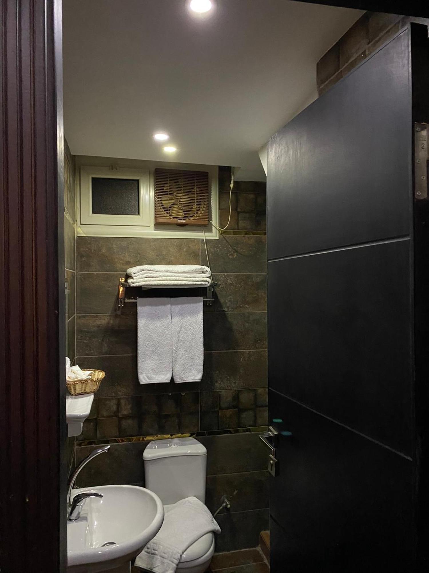 Hostel Golden Pyramids View Inn *