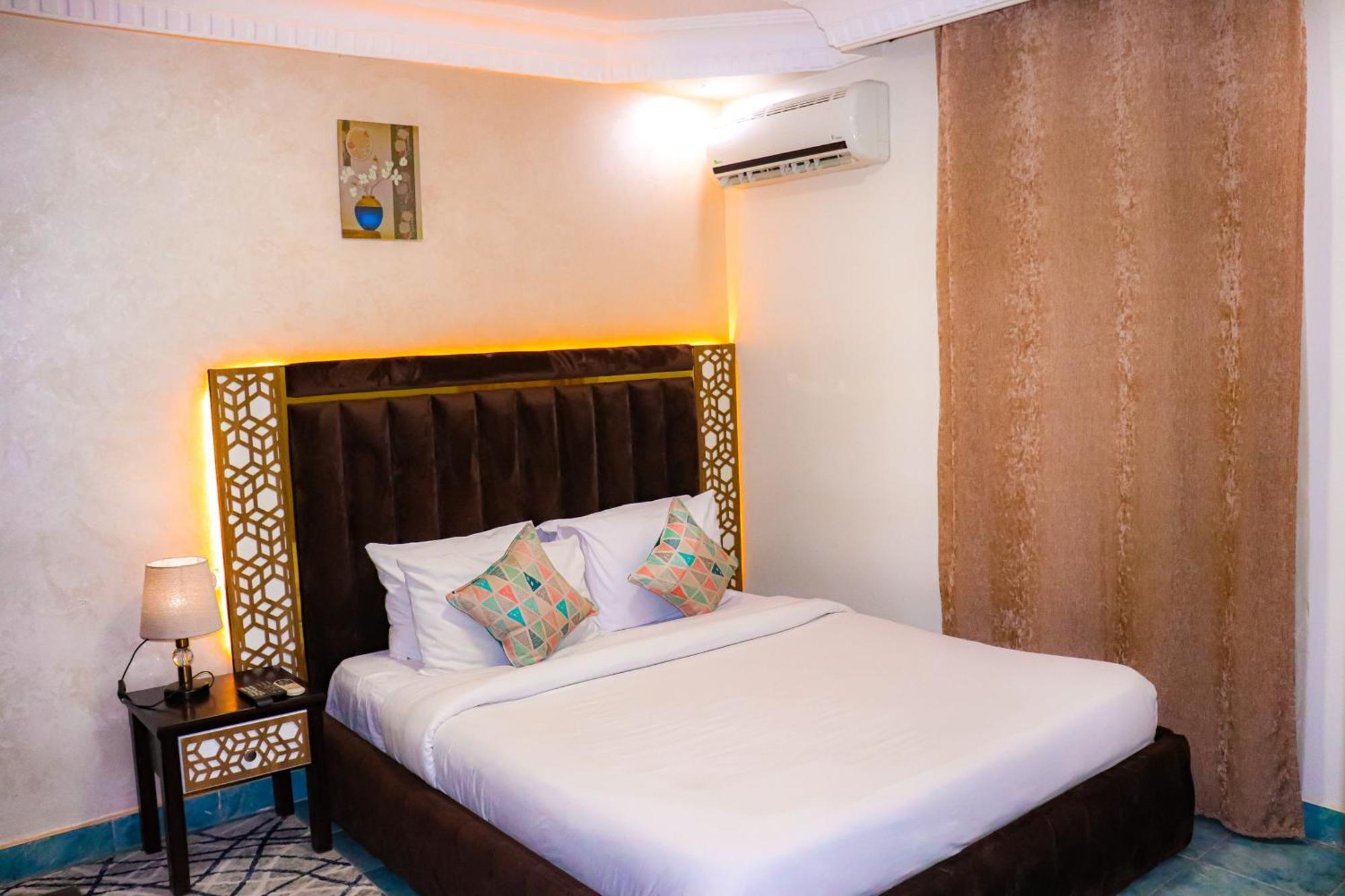 Golden Pyramids View Inn Cairo