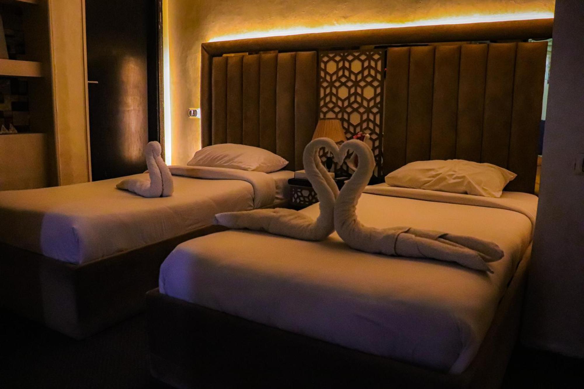 Golden Pyramids View Inn Cairo