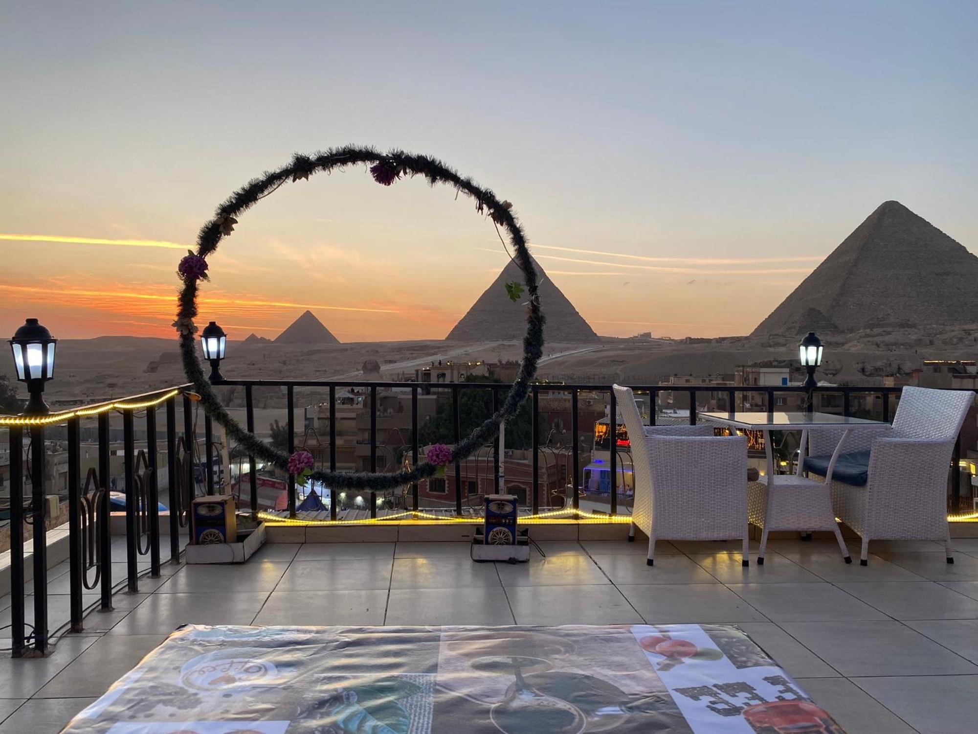 Golden Pyramids View Inn Hostel Cairo